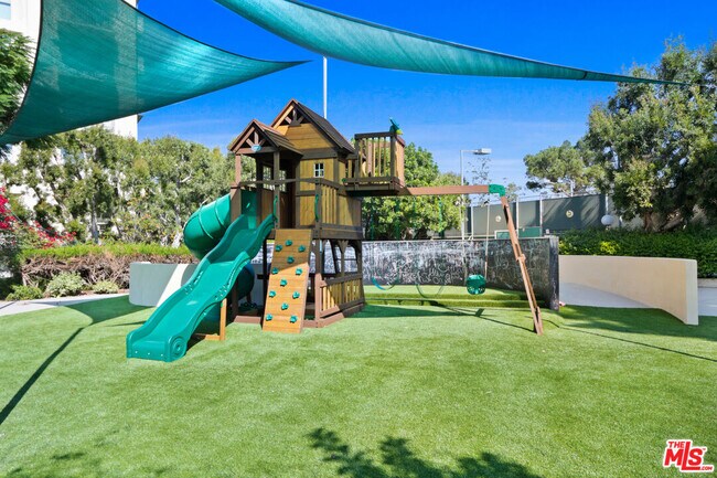 Building Photo - 2160 Century Pk E