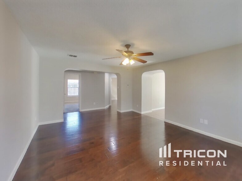 Building Photo - 716 King St