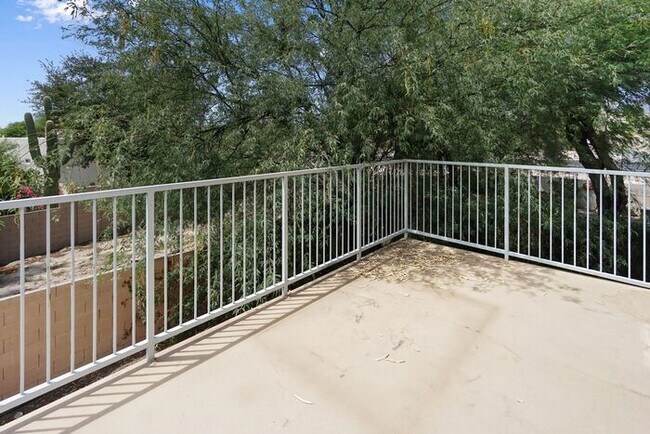 Building Photo - Elegant 4-Bed Home with Balcony & Backyard...