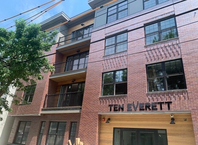Building Photo - 10 Everett St