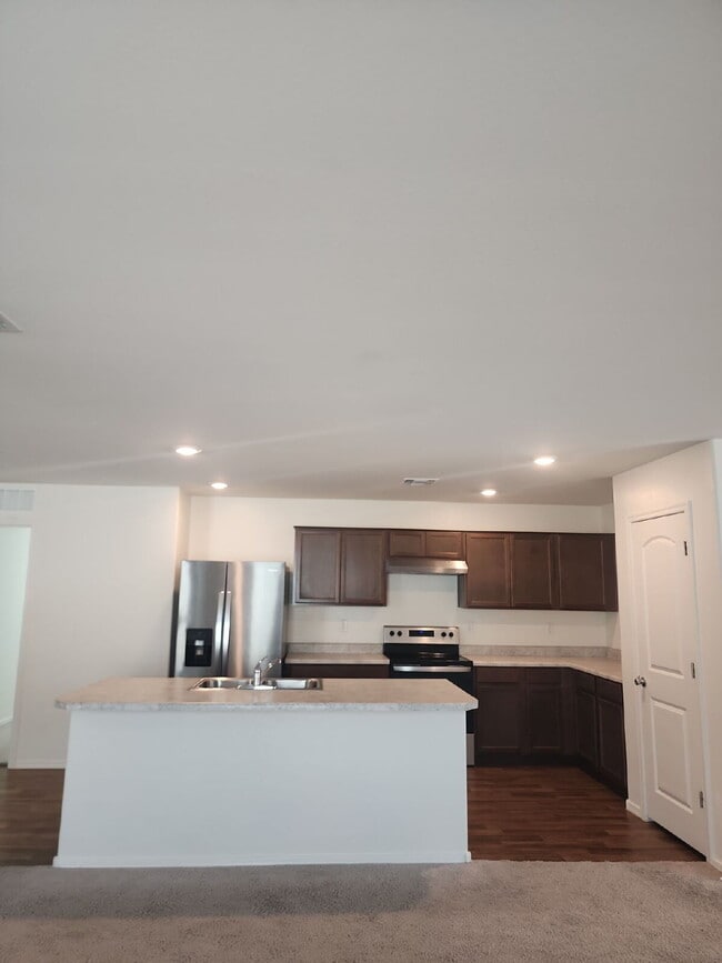 Building Photo - "Spacious 4-Bedroom Oasis in Casa Grande w...
