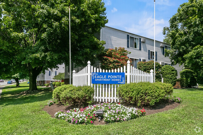 Building Photo - Eagle Pointe