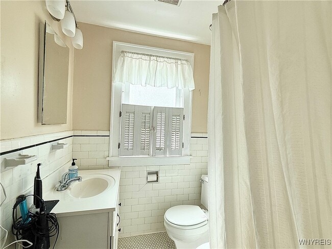 Building Photo - 245 Hamilton Dr