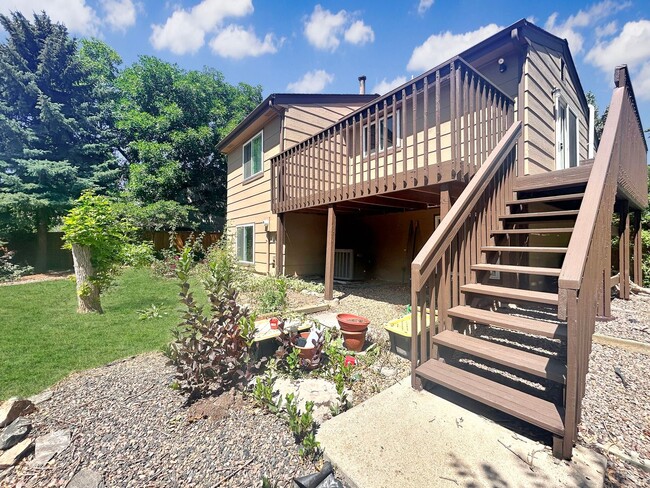 Building Photo - $0 DEPOSIT OPTION. DESIRABLE DAKOTA STATION SPLIT-LEVEL HOME WITH 3 BEDROOMS, 2 BATHS, AND SPACIO...