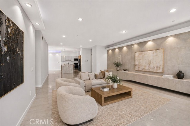 Building Photo - 401 N Serrano Ave