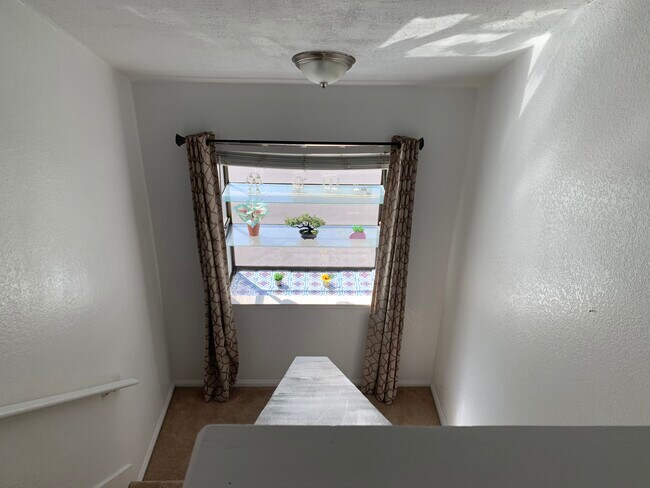 Building Photo - 10021 Paseo Montril