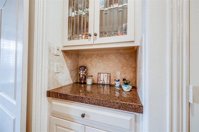 Building Photo - 13911 Royal Springs Ct