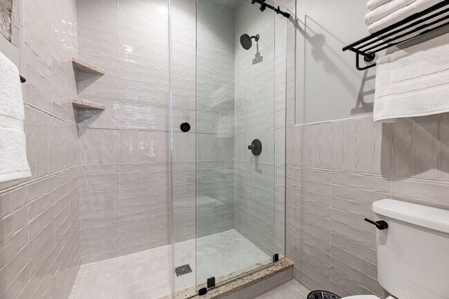 Building Photo - 1011 Canal St