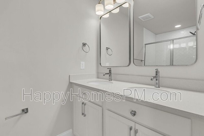 Building Photo - 523 Green Fern Dr