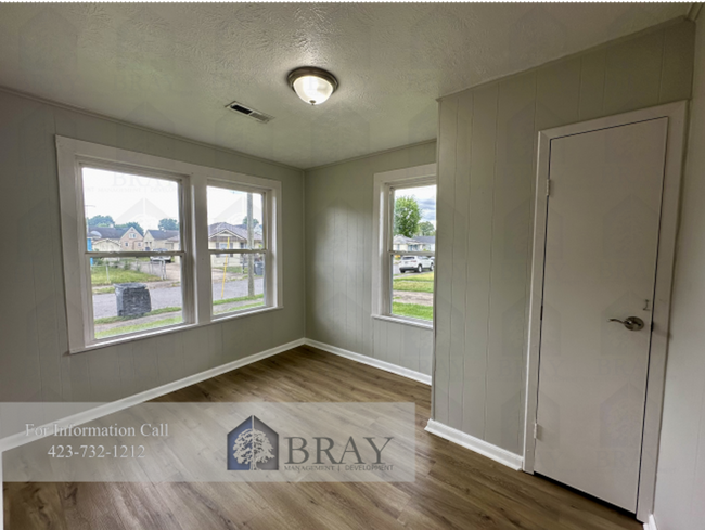 Building Photo - Fully remodeled cute cottage!
