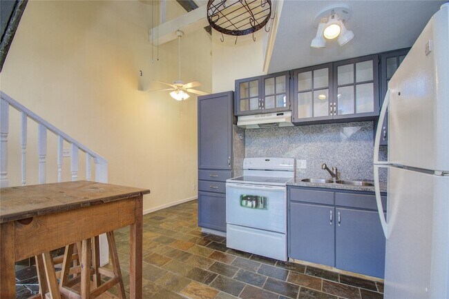 Building Photo - 5313 Palmetto St