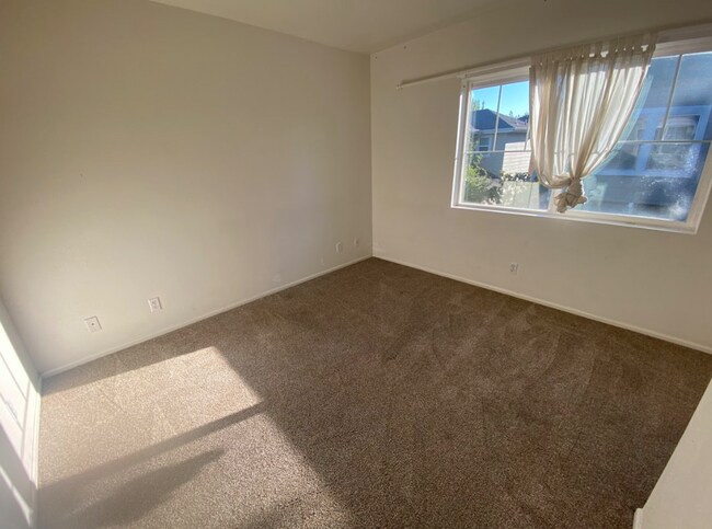 Building Photo - Desirable Bethel home 3BD/2.5 BA - Close t...