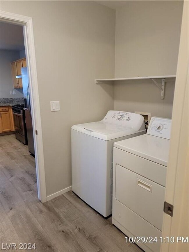 Building Photo - SECOND-FLOOR UNIT IN A GATED SOUTHWEST COM...