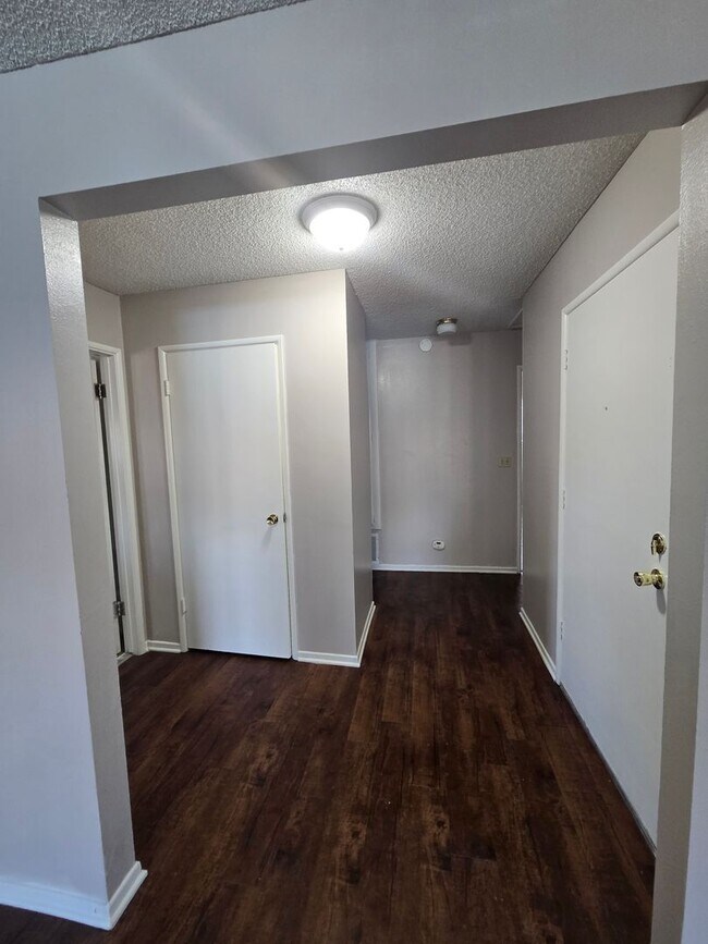 Building Photo - Holte &amp; Associates-Briarwood Ave