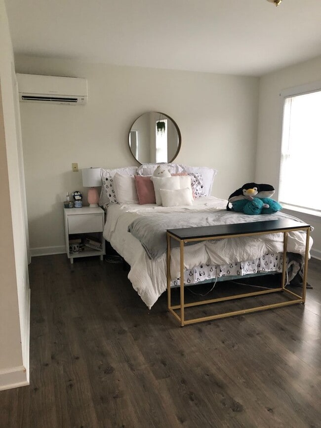 Building Photo - Charming All-Brick Townhome in the Heart o...