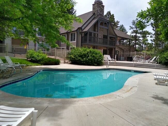Building Photo - Englewood/DTC Ground Floor 2 Bedroom 2 Bath Condo For Rent - Great Location and Amenities