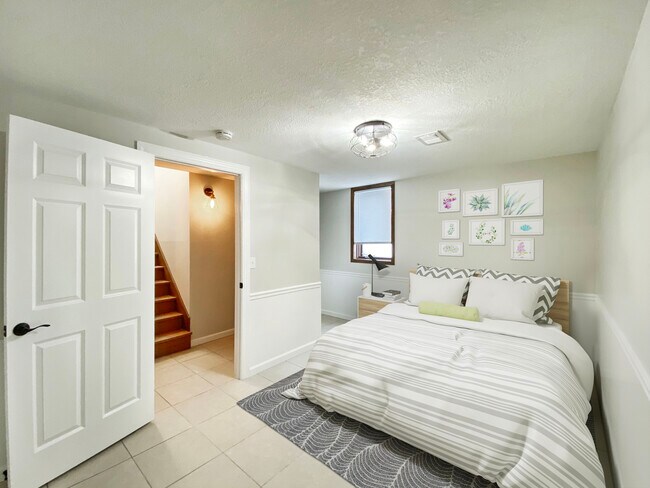 Building Photo - 722 Silver Lake Road NW