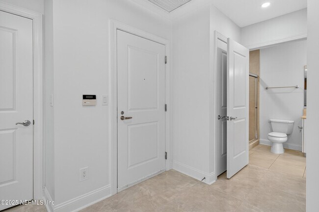 Building Photo - 1431 Riverplace Blvd