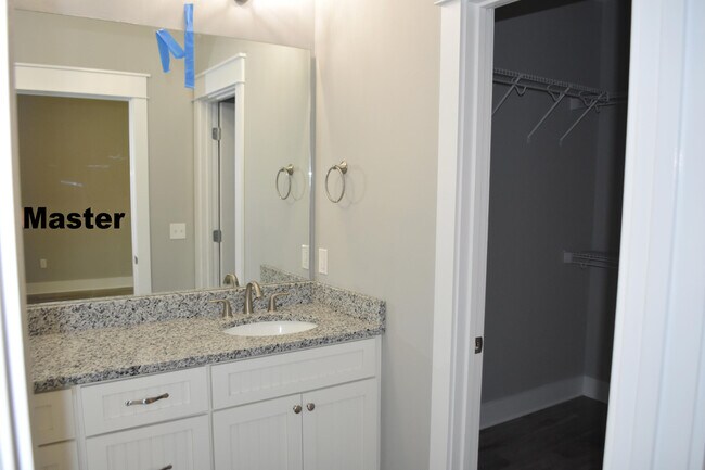 Building Photo - 15 Oakfield Dr