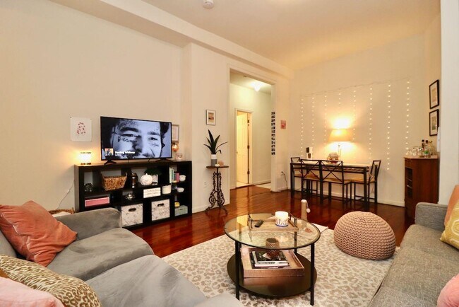 Building Photo - 1035 Washington St