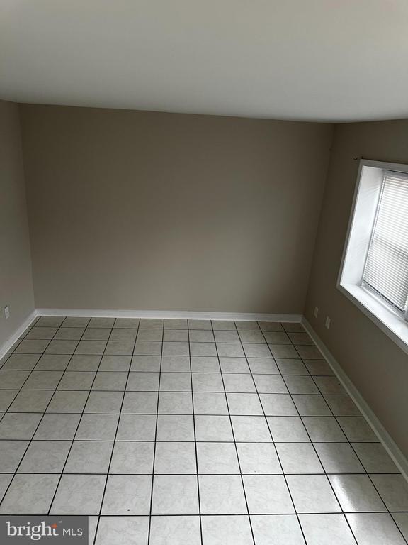 Building Photo - 325 Brock Square