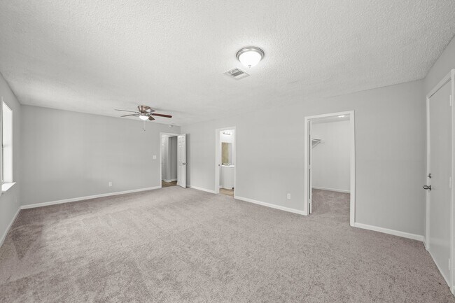 Building Photo - 1100 Gilbert Ave