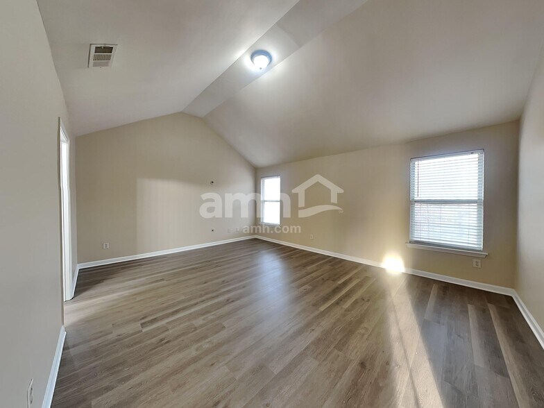 Building Photo - 1450 Grey Rock Way