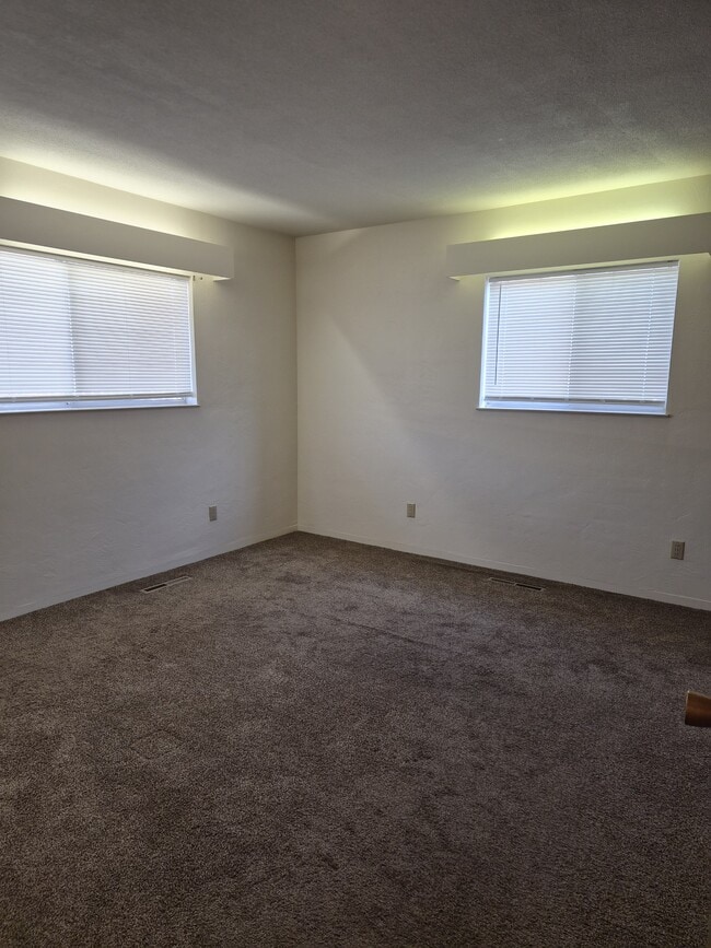 Building Photo - 1428 N Crawford Ave