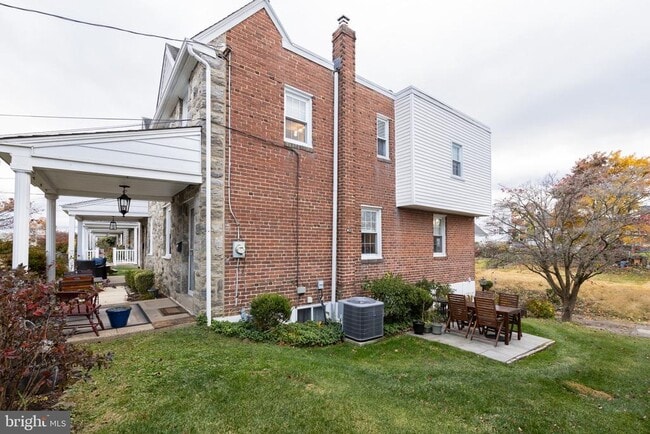 Building Photo - 52 Woodbine Rd