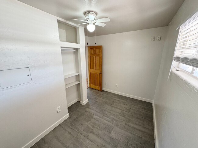 Building Photo - Fantastic 3 Bedroom/2 Bath Single Level Ho...