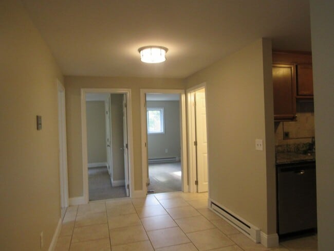 Building Photo - Londonderry 3 Bedroom Available NOW for Rent!
