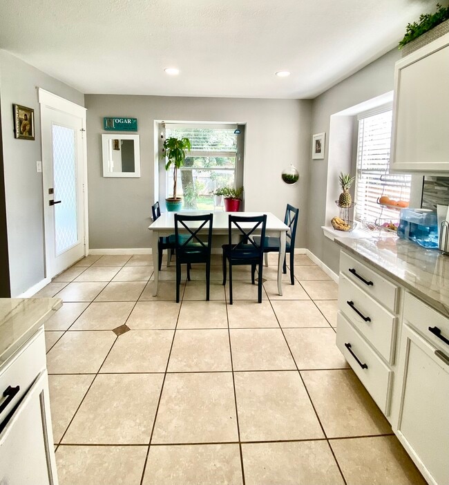Building Photo - 801 Chiselpoint Cove