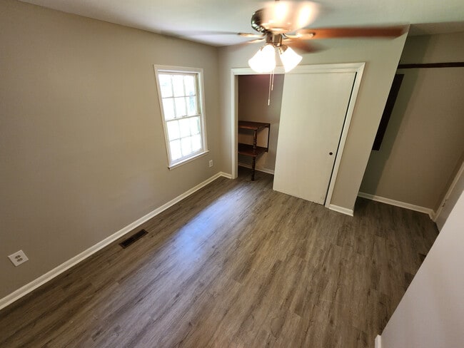 Building Photo - Room in House on Danforth Rd SW