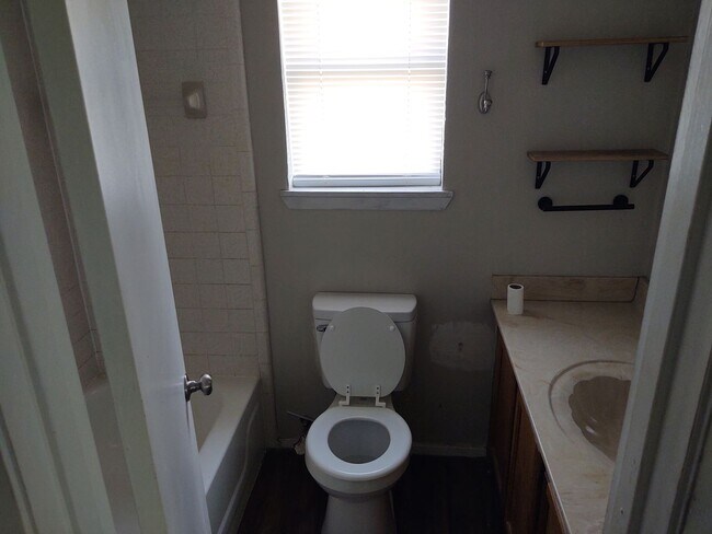 Building Photo - 455 Ridge Dr