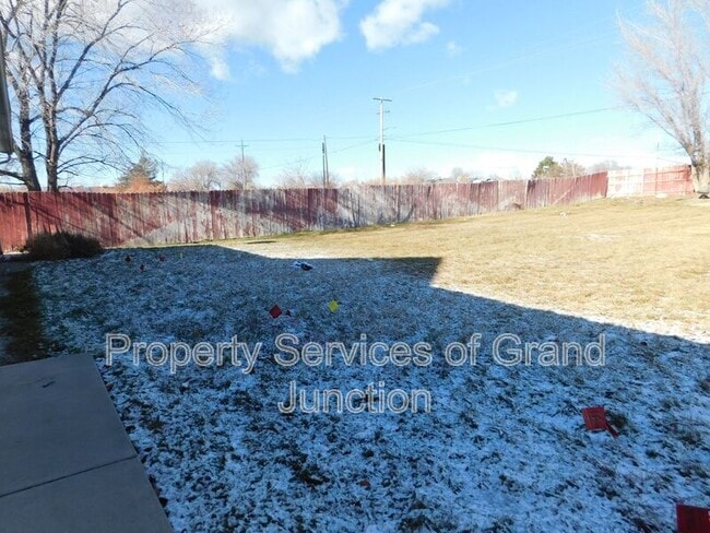 Building Photo - 393 Sunnyside Cir