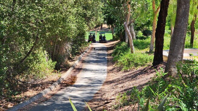 Building Photo - Gorgeous home on the Golf Course in a gated community.