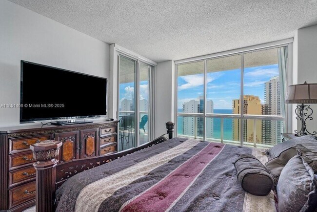 Building Photo - 16400 Collins Ave