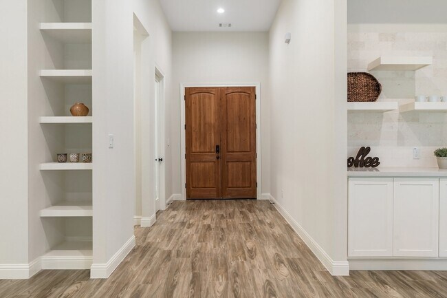 Building Photo - 12110 W Tara Plantation Dr