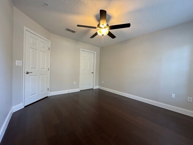 Building Photo - Oviedo 2/2 Condo with Tile & LVP Flooring, Updated Baths, New Paint & Appliances!