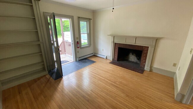 Primary Photo - University Student Rental- Available for t...