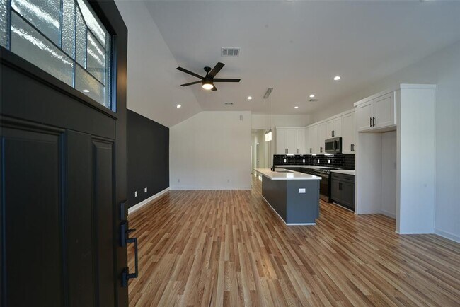 Building Photo - 5714 Beldart St