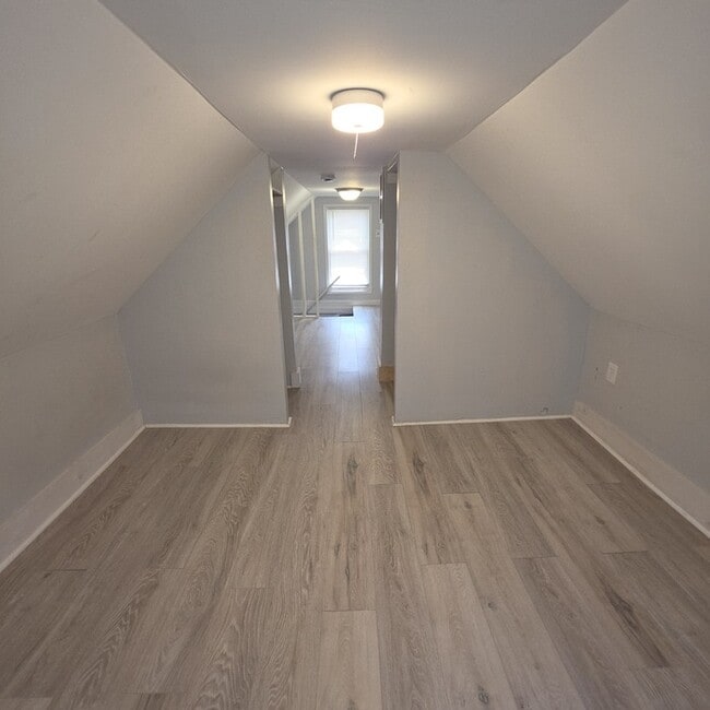 Building Photo - Cozy 3 bedrooms and 1 bath home located on S Pleasant St in Independence, MO