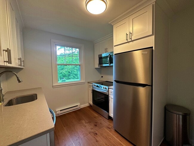 Building Photo - 18 Inglenook Dr