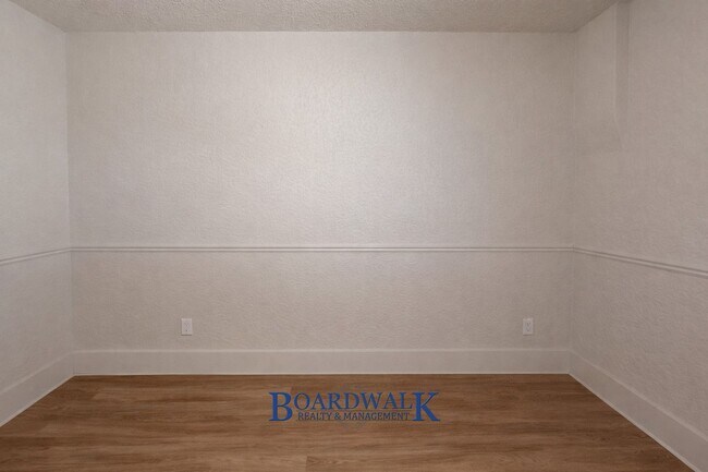 Building Photo - Beautiful 4 Bed 2 Bath SLC home!