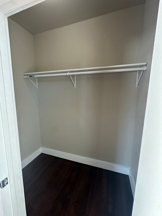 Building Photo - Large Open Concept 5BR/2BA Rent to Own Home