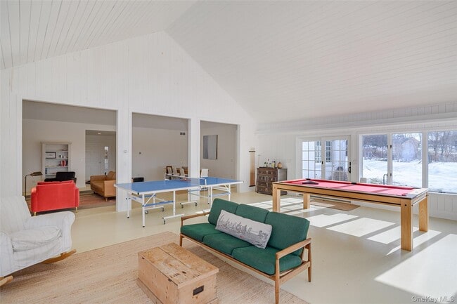 Building Photo - 159 Old Quaker Hill Rd