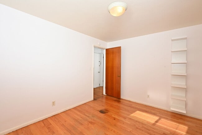 Building Photo - Mcgraw Triplex