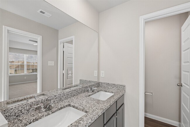 Building Photo - 2425 Shellcracker Dr