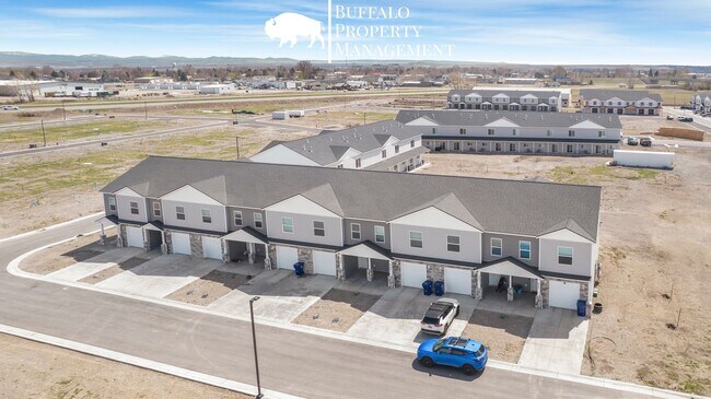 Building Photo - Beautiful brand new luxury 3 Bedroom 2.5 B...