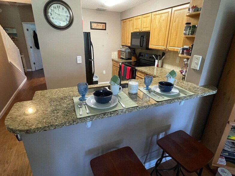 Primary Photo - 2050 Alta Meadows Ln